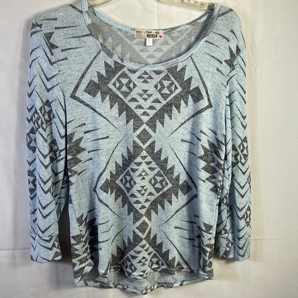 Derek Heart long sleeve, blue and gray lightweight sweater, size large new
